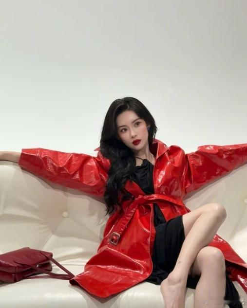 孟子义直播事故孟子义的直播总能给我带来意想不到的惊喜，虽然她的歌声并不是典型的流