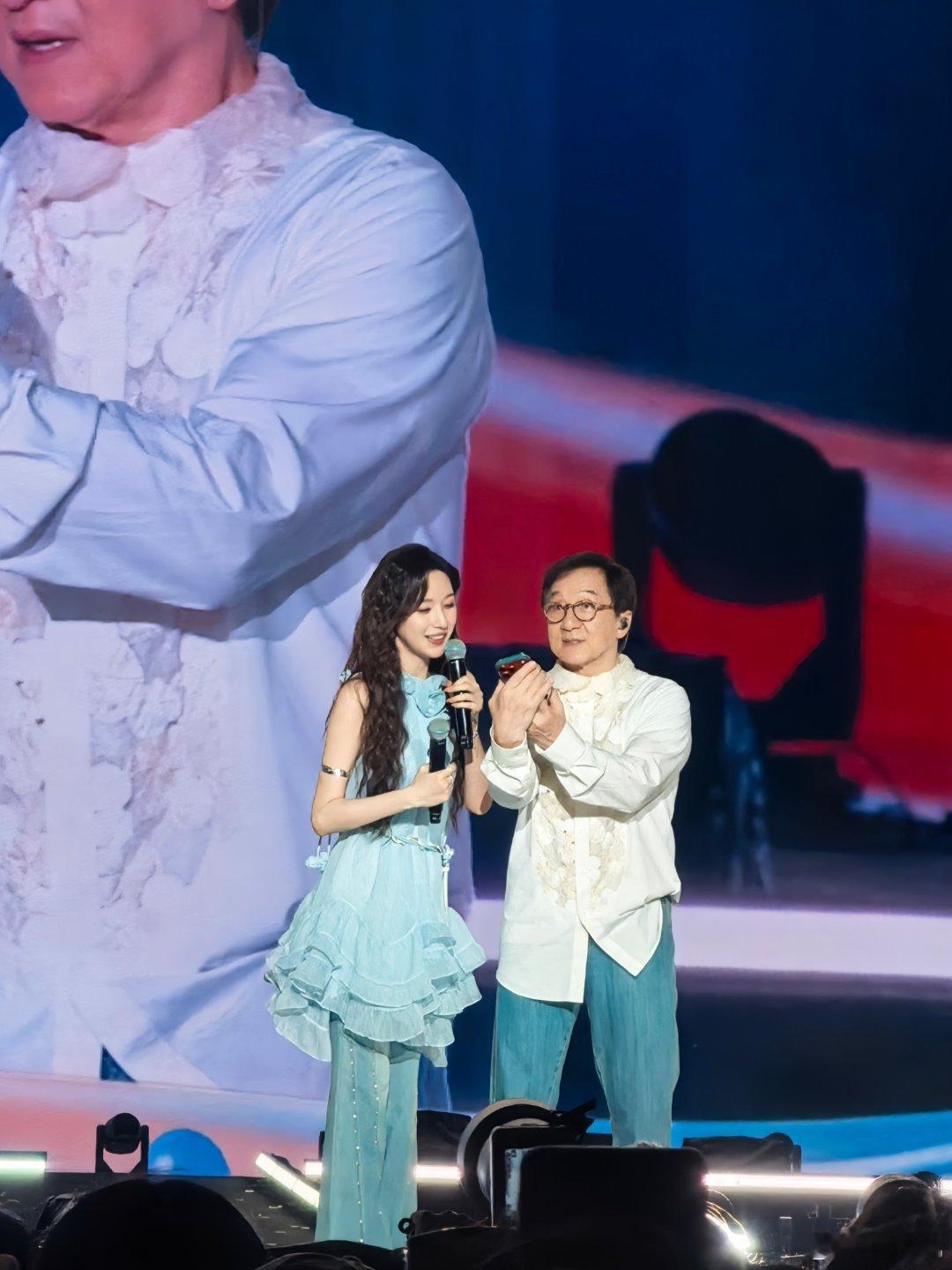 n次方扬州枣林湾音乐节 成龙大哥饭撒太可爱了，妈妈我见到成龙了