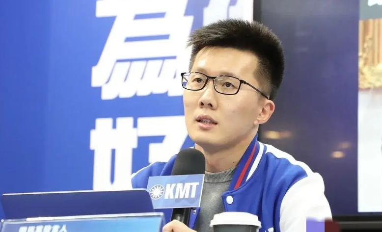 [微风]“内斗内行，外斗外行”，这句话放在今天的国民党身上简直分毫不差！
 
双