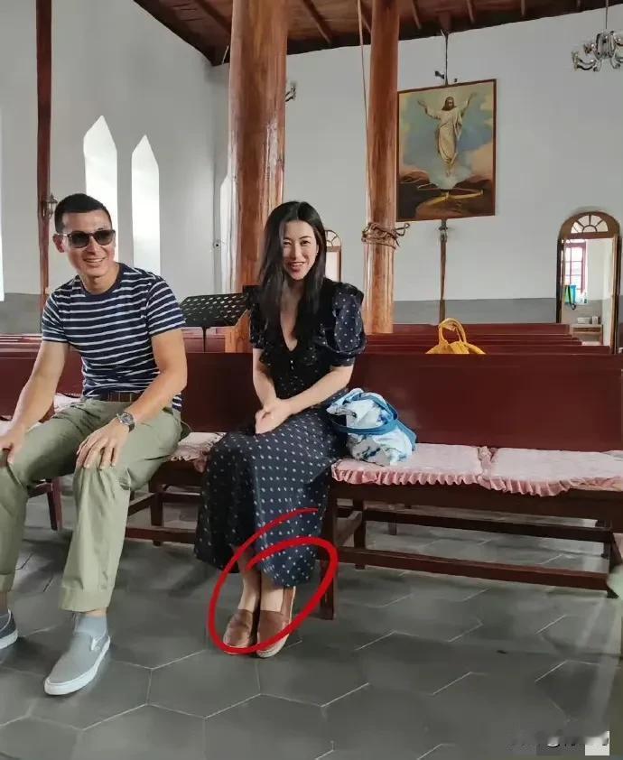 朱珠的这个老公，真的不知道朱珠看上他什么了，要长相没长相，要家世没家世，他到底有