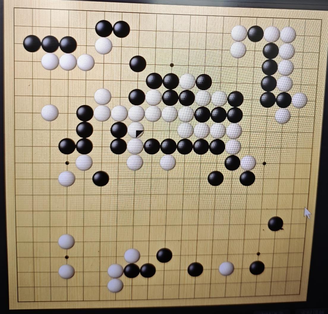 “嵊州杯”王中王争霸赛决赛
         柯洁～党毅飞
    现在比赛进行