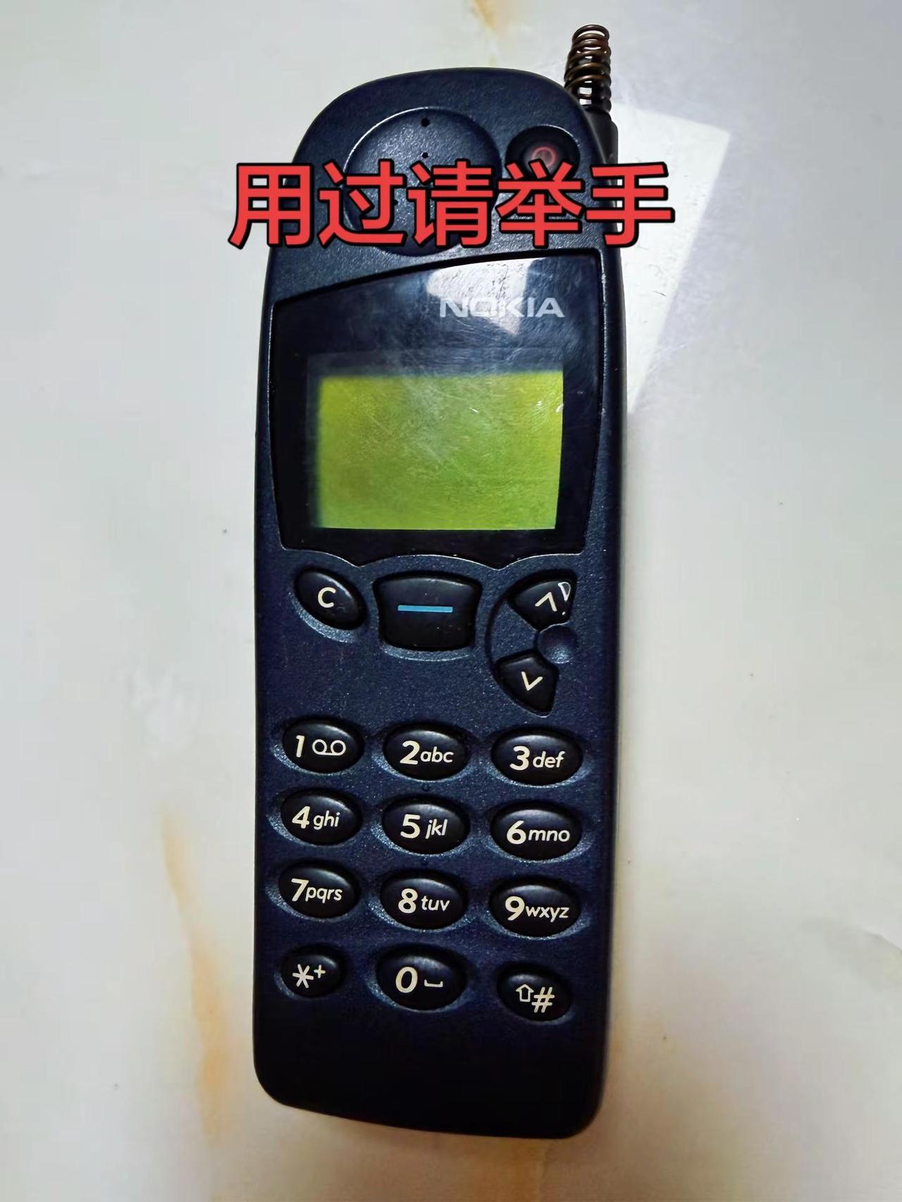 见过用过这款手机的人已经到中年或者老年了，这款诺基亚5510手机是那个年代打工一
