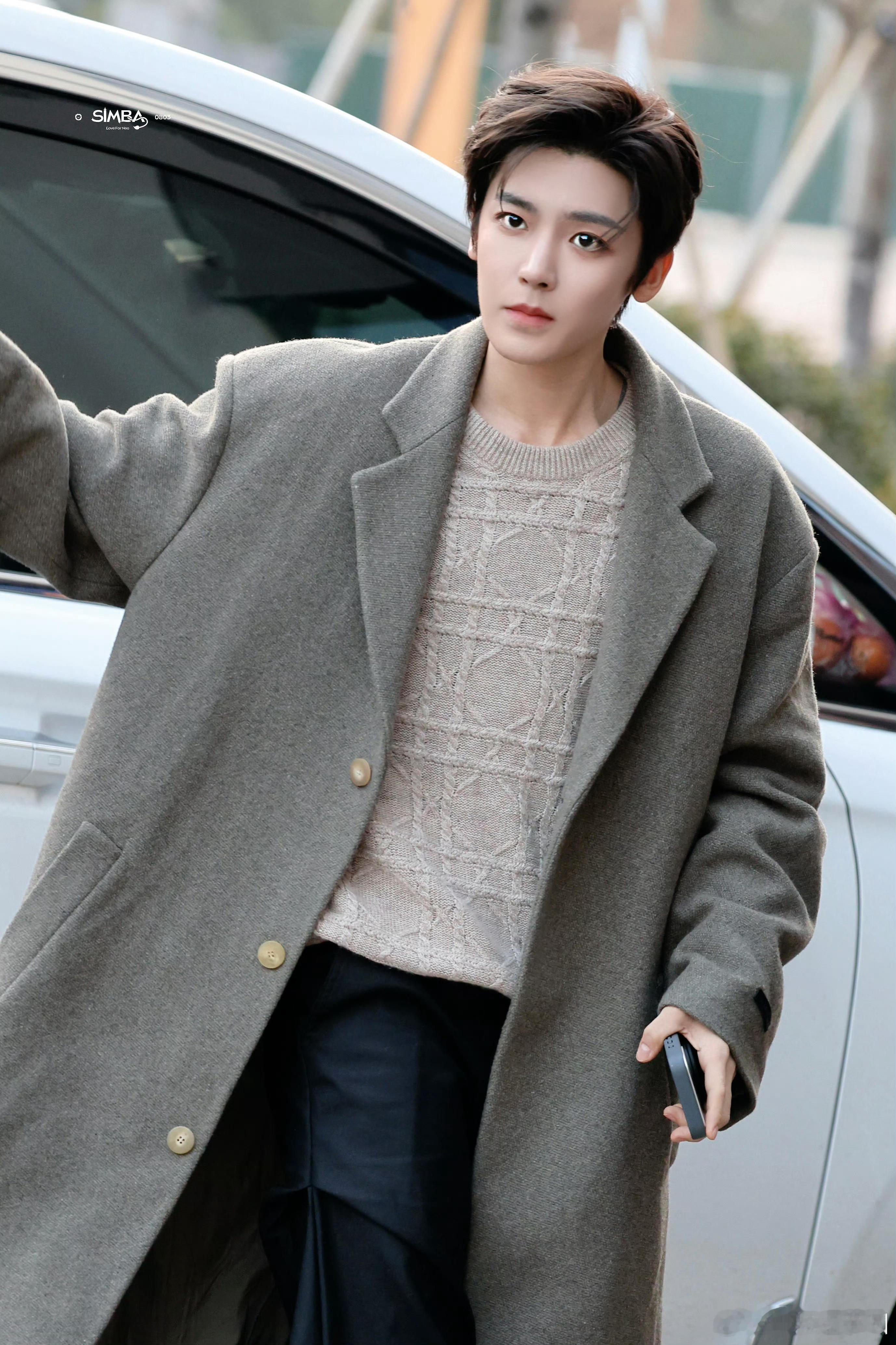 侯明昊 多穿大衣啊！！帅麻了！ 