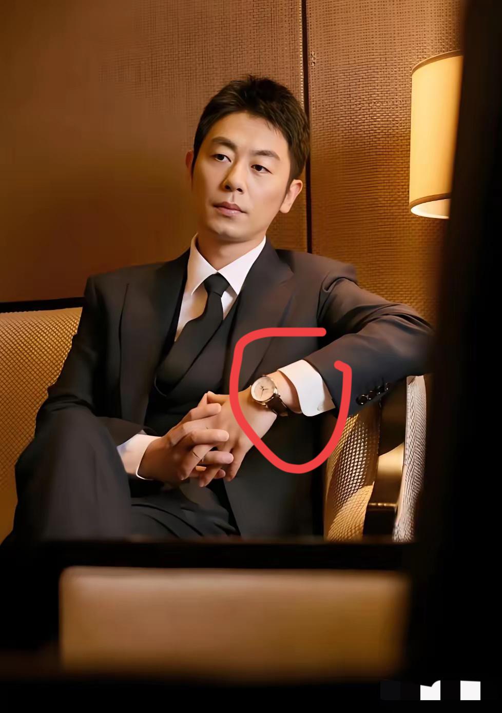 朱亚文戴的手表是什么牌子的？应该挺高级的，100元要不要