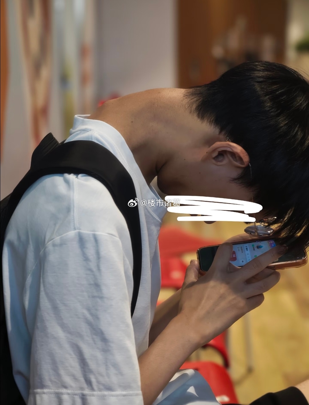 现在的低头族，太恐怖了……
