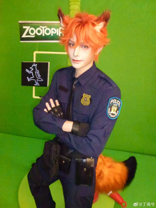 有点不懂二次元了。。。