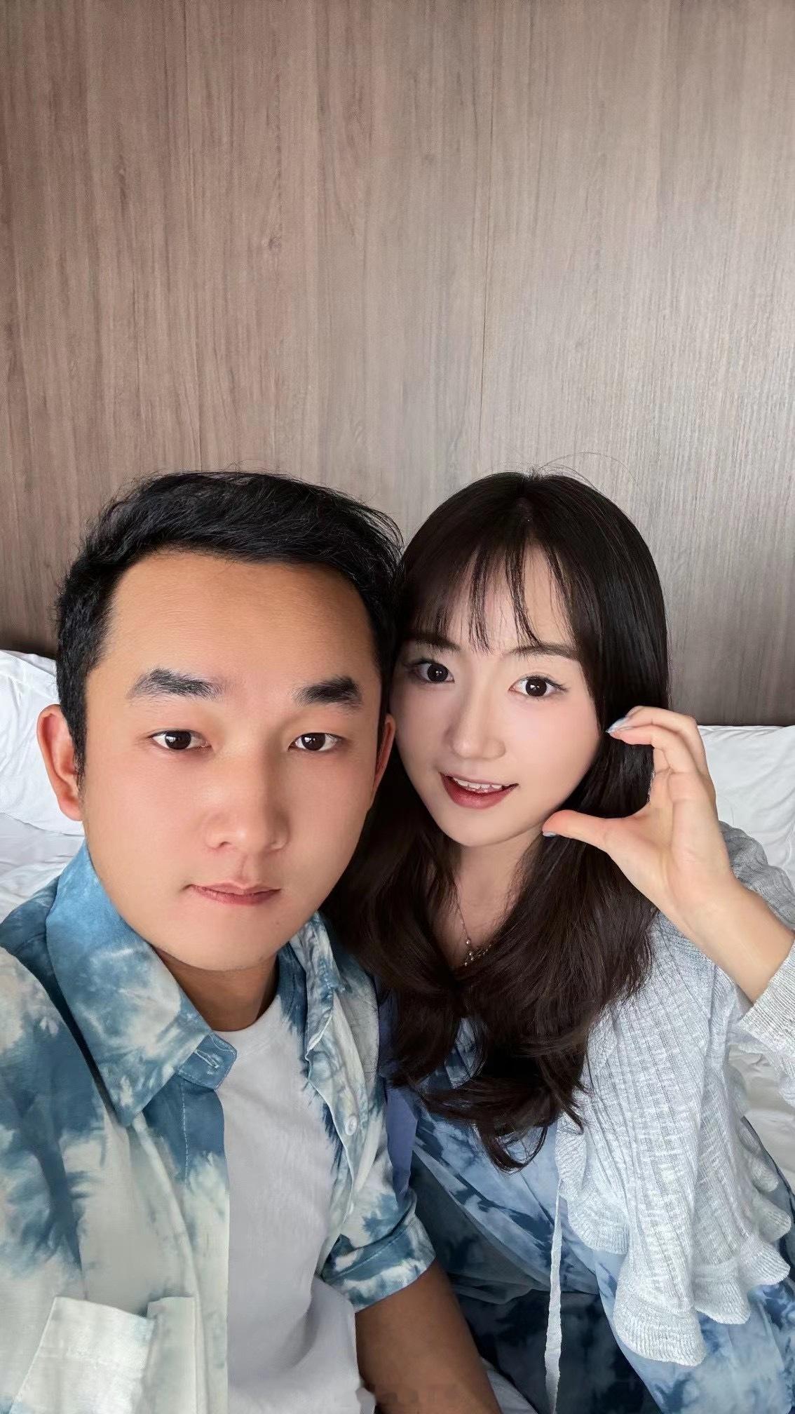 好的另一半真的太治愈了[苦涩]之前一直很抗拒直播因为觉得自己怎么都播不好 只适合