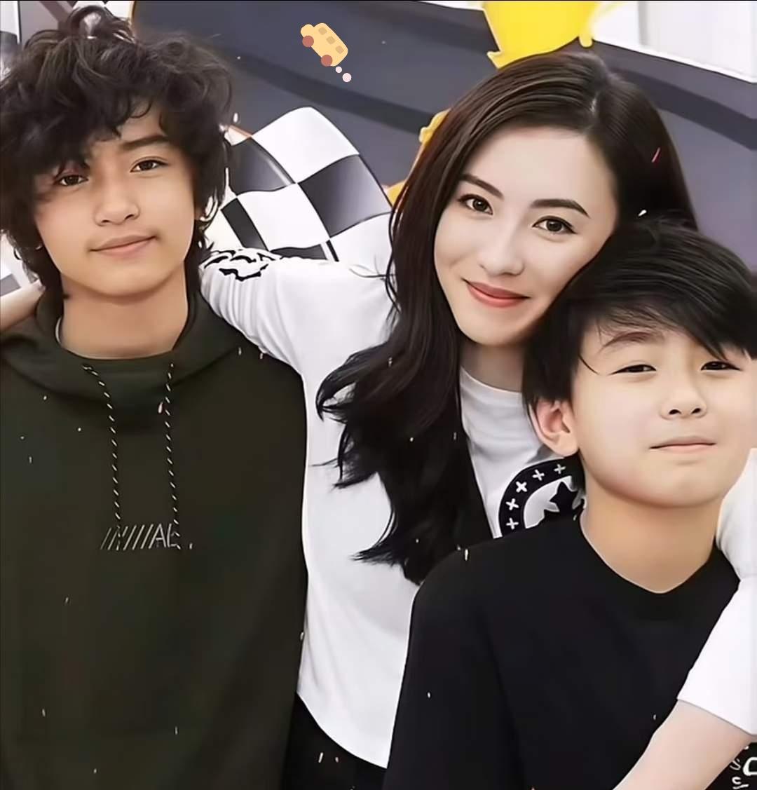 谢贤打破了传统观念，
可以说他是港圈和内地中的第一人。

这个传统观念自古以来很
