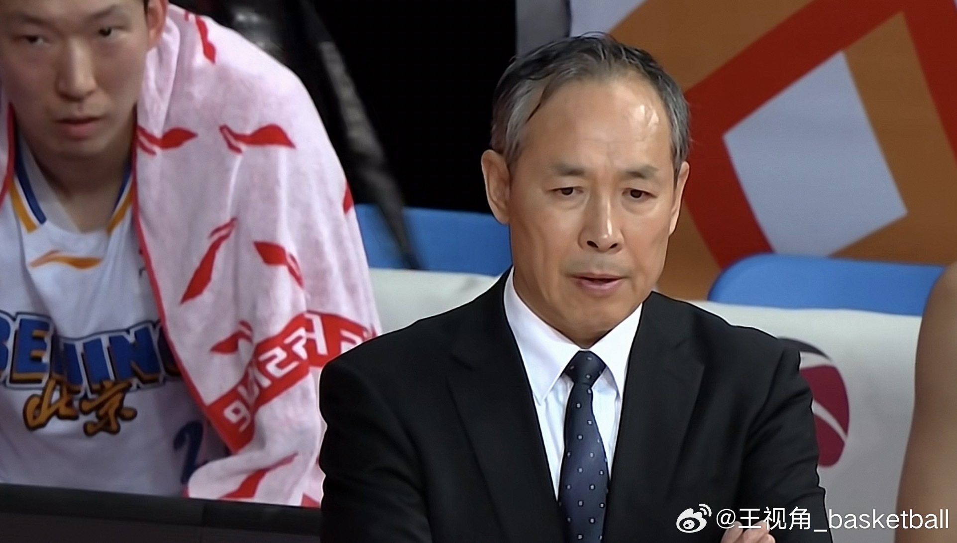 北京男篮客场被福建男篮掀翻，邹阳25分10篮板，北京男篮面临锋线之殇，而不是毒瘤