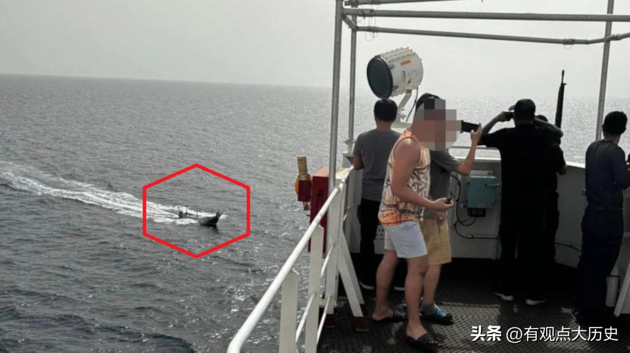 关于此前希腊籍货船Tutor在红海被胡塞武装击沉事件，很多推测都认为是导弹所为。