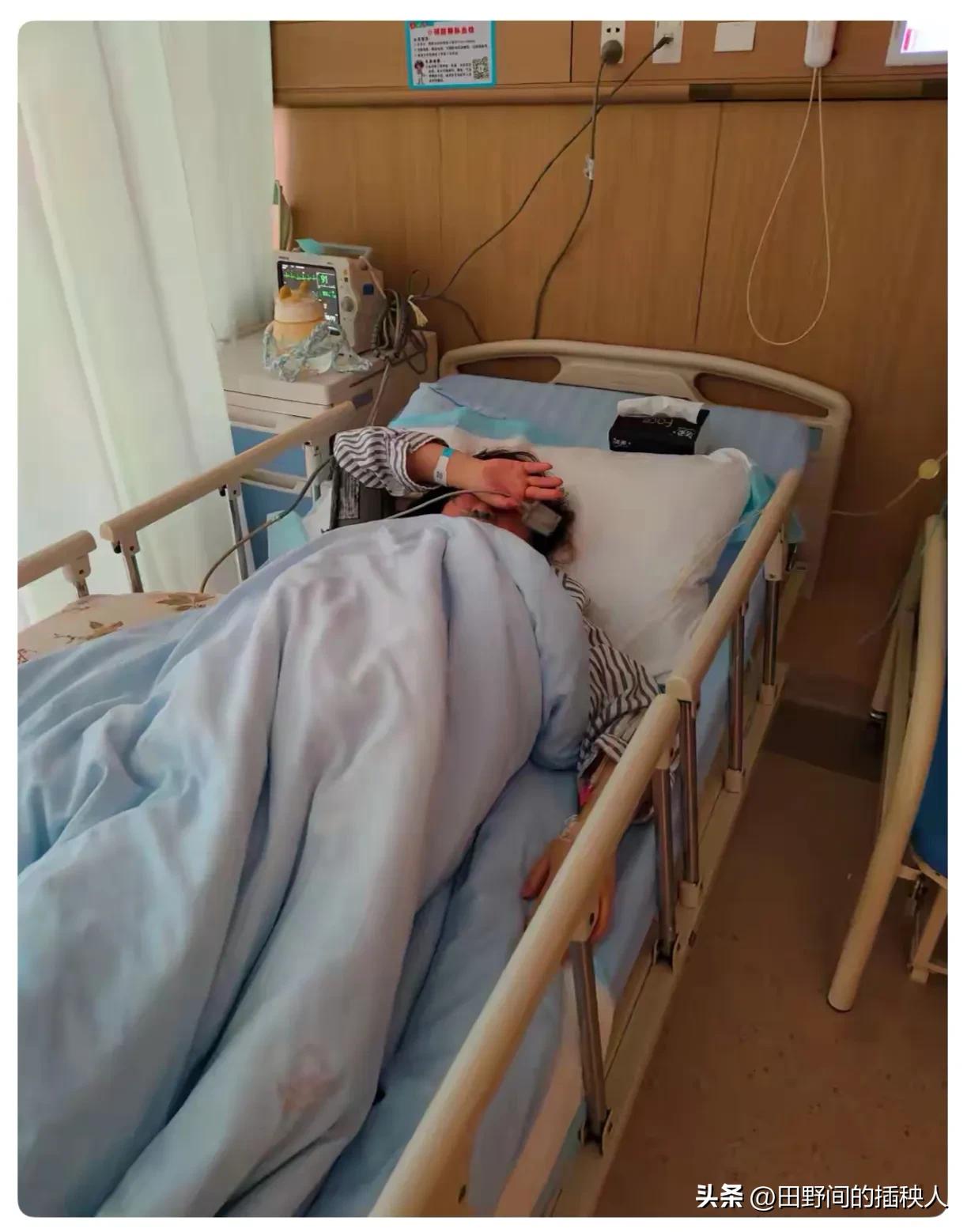 28岁姑娘揣着直肠癌的诊断书去辞职，老板看完诊断书，直接推回她面前，淡淡说了两个