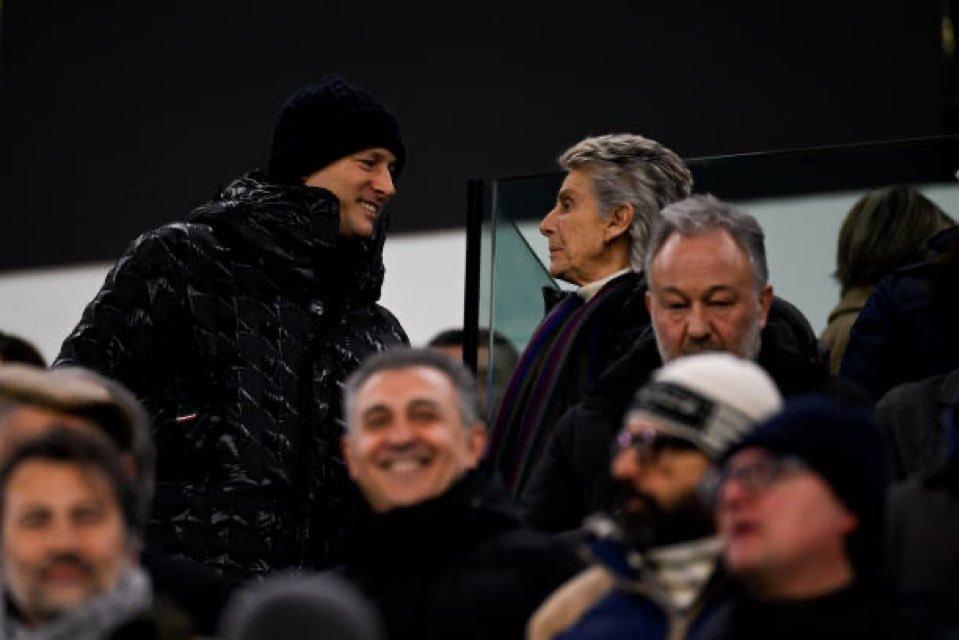 都灵体育报：近日，约翰·埃尔坎秘密前往孔蒂纳萨与尤文图斯管理层、教练组及全体球员