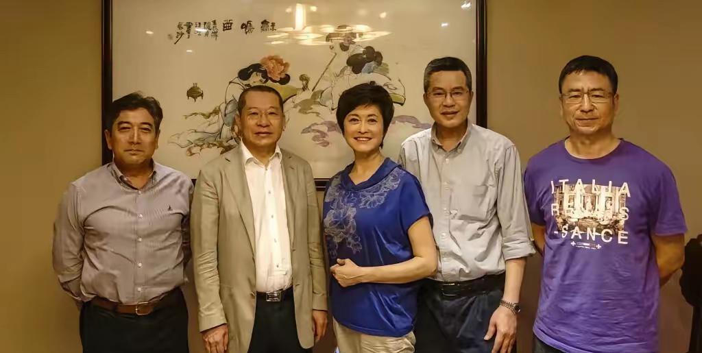 都是央视名人，我只认出了敬一丹，水老师，剩下那几位，你认识吗