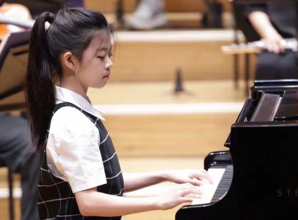 带三个孩子，去支持女儿演出的汪峰，将森林北体面“彻底撕碎”
娱乐