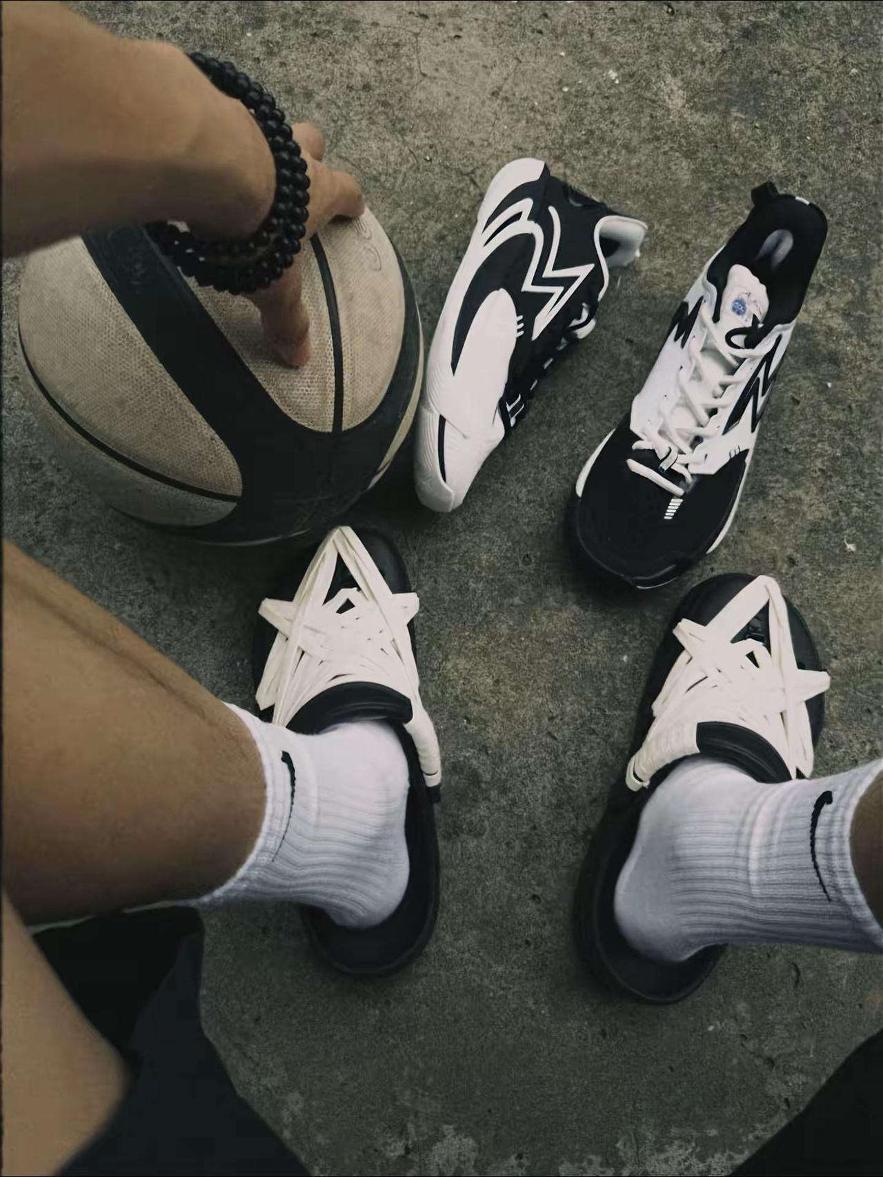 至少 我今天比昨天更努力活着Hyyyz洞洞鞋 lifestylevision o