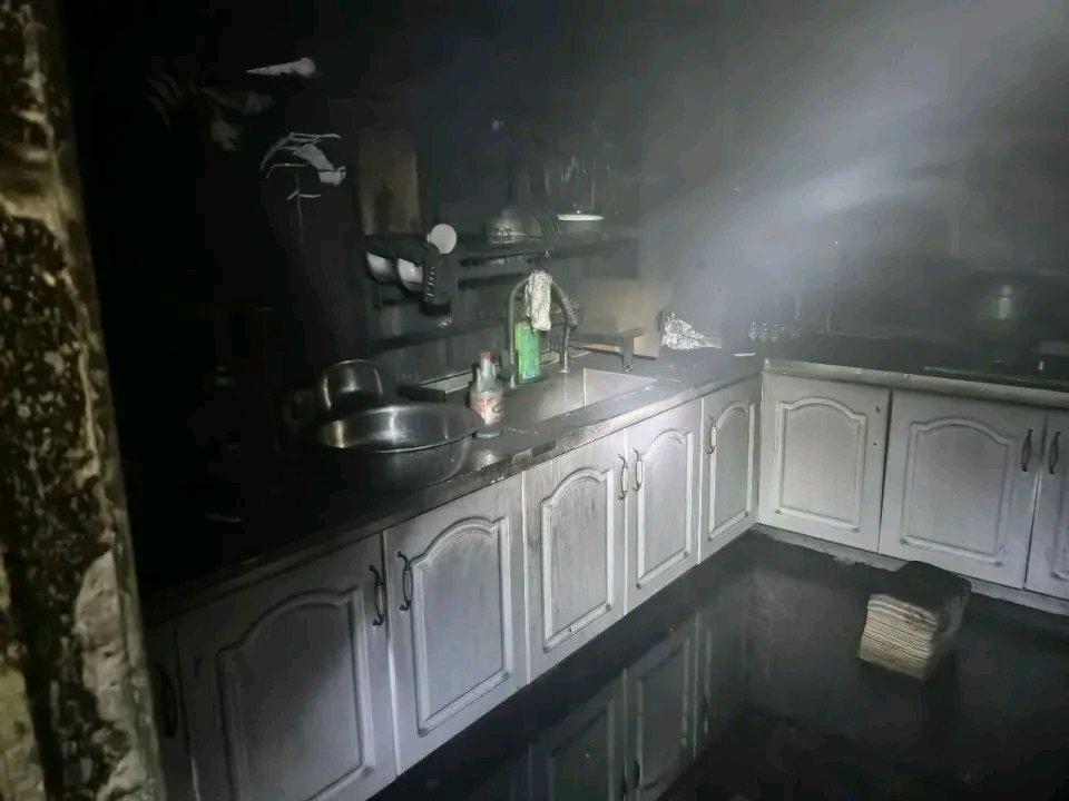 深夜本应是宁静的，可山东菏泽一住户家，因业主把电动自行车电池带回家充电，深夜突然