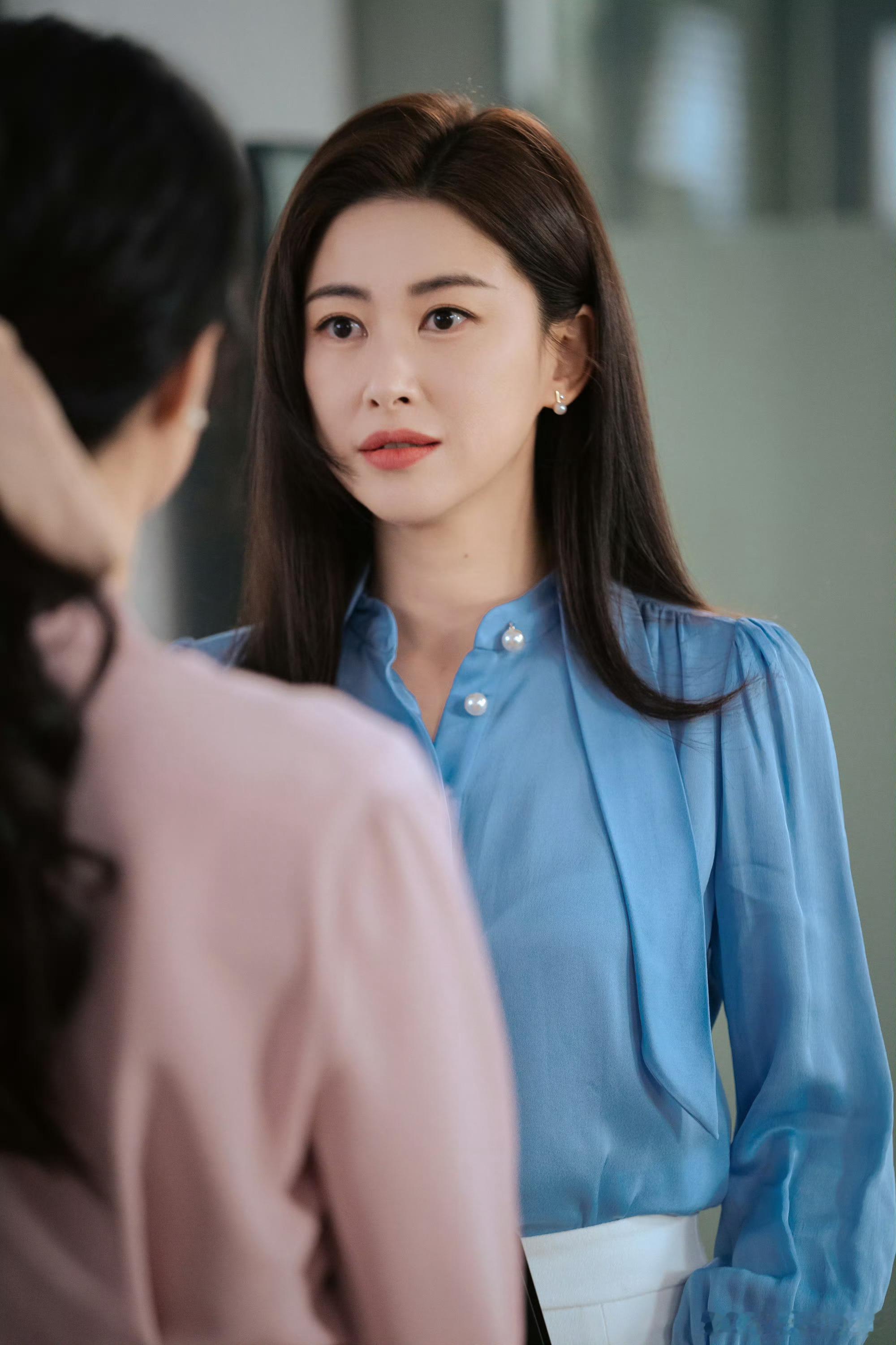 原来蜜语纪是朱珠首部大女主 朱珠戏里戏外都是闪耀的大女主啊！之前的很多角色演的都