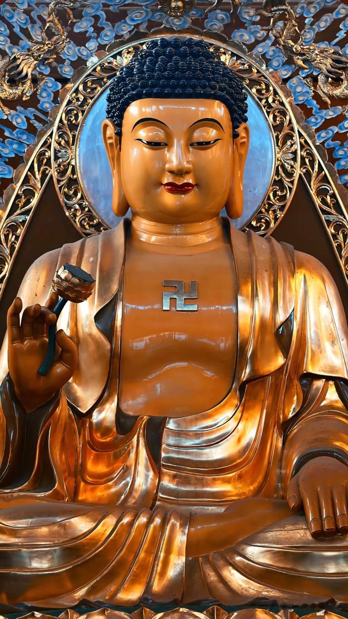 金身映禅心，一念得清宁
 
当镜头拉近这尊鎏金佛像，时间仿佛也慢了下来。
 
佛