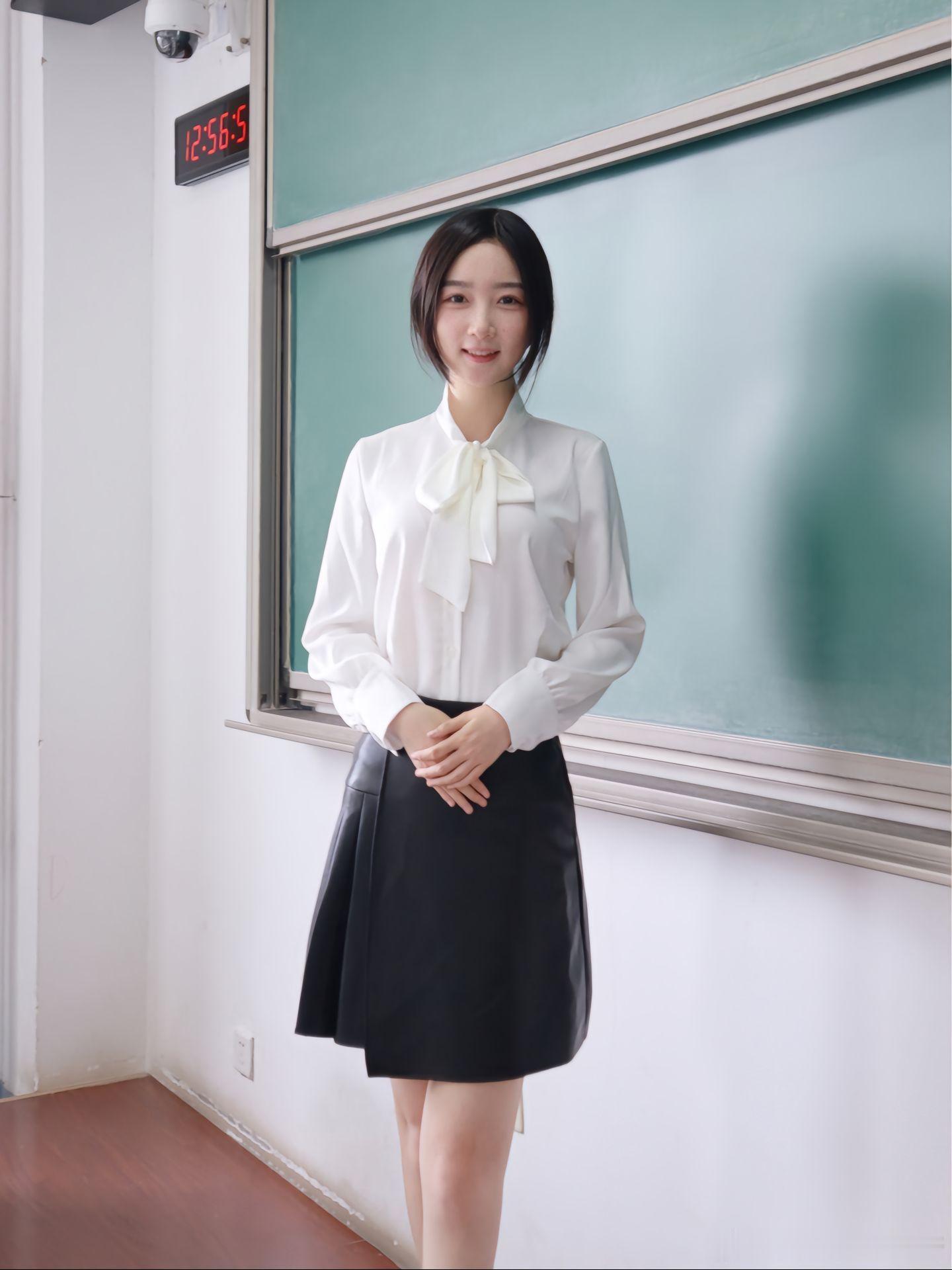 学姐像不像老师？[doge] ​​​