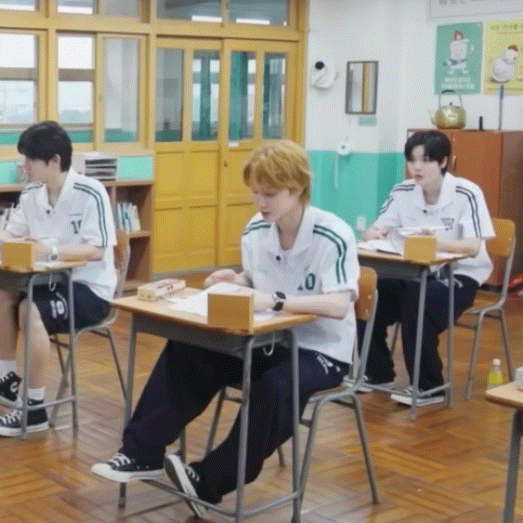 每天等在学长的教室外面就是为了：  专栏 · 请回答宠物托管所