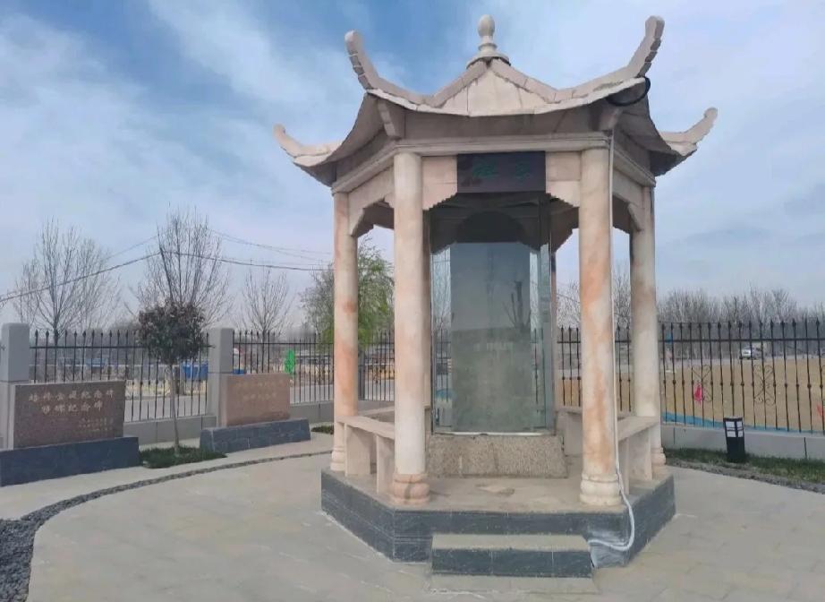 黄河水利委员会培修金堤纪念碑

该碑原位于河南与山东北金堤交界处（临近山东莘县高