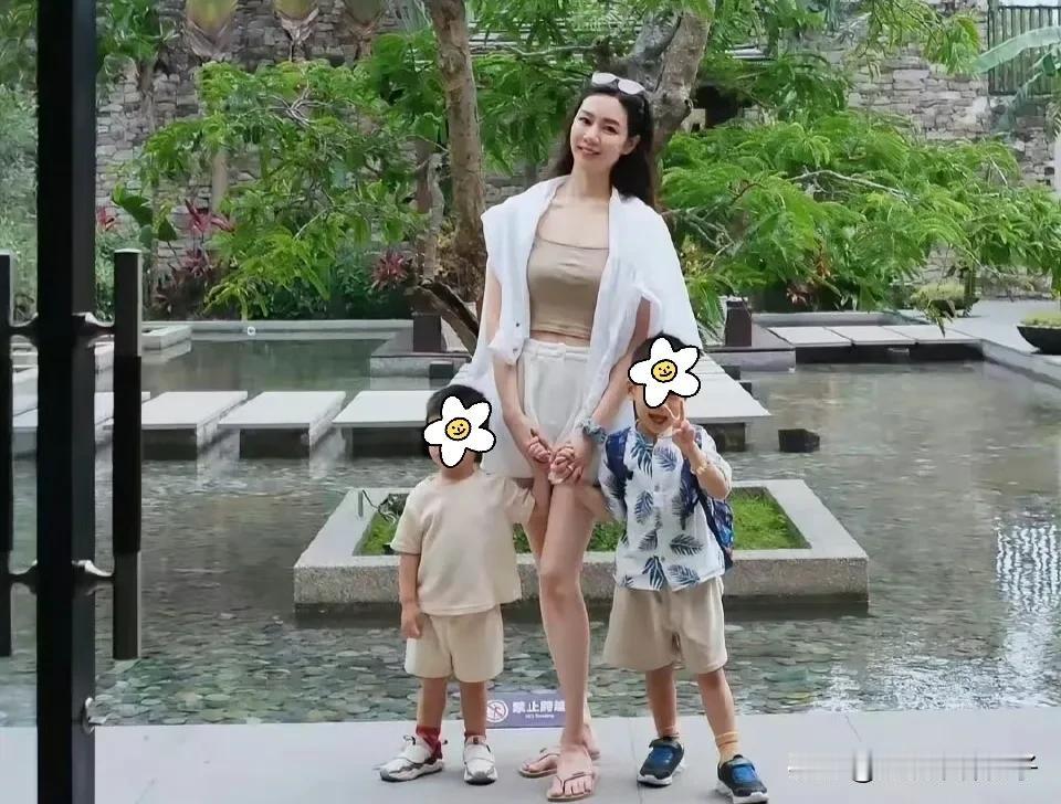 真羡慕释永信！网上曝出老婆的照片……
释永信被查的消息一出，网友深扒各种蛛丝马迹