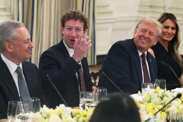 【特朗普在白宫晚宴上获得全球科技巨头CEO的称赞：看看他们各自说了什么】[送句中