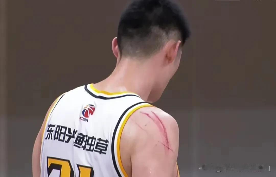 作为CBA球迷非常的担忧，目前CBA联赛越来越看不明白了，但可以预见CBA联赛未