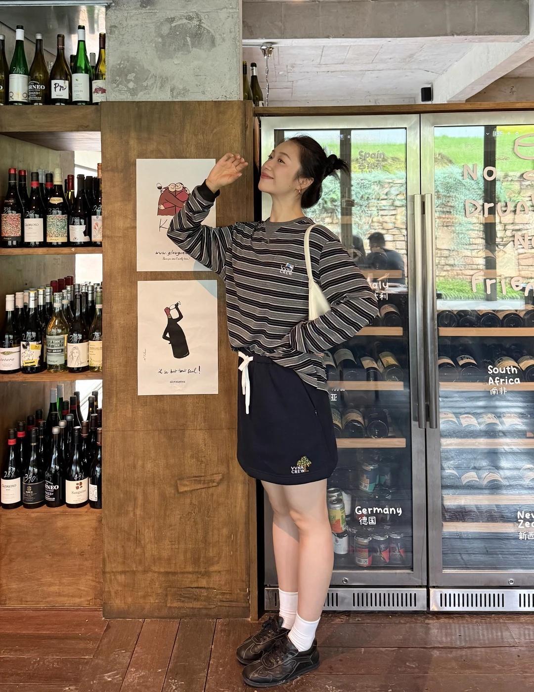 🫗
普通人的省心穿搭
belike：
简单的T恤配上舒服的短裙～
普通人穿搭 