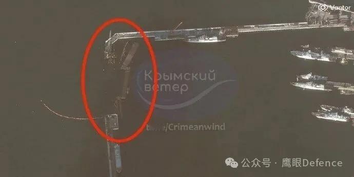烽火问鼎计划 在新罗西斯克军港，卫星照片发现，在乌克人无人艇袭击俄罗斯潜艇“未遂