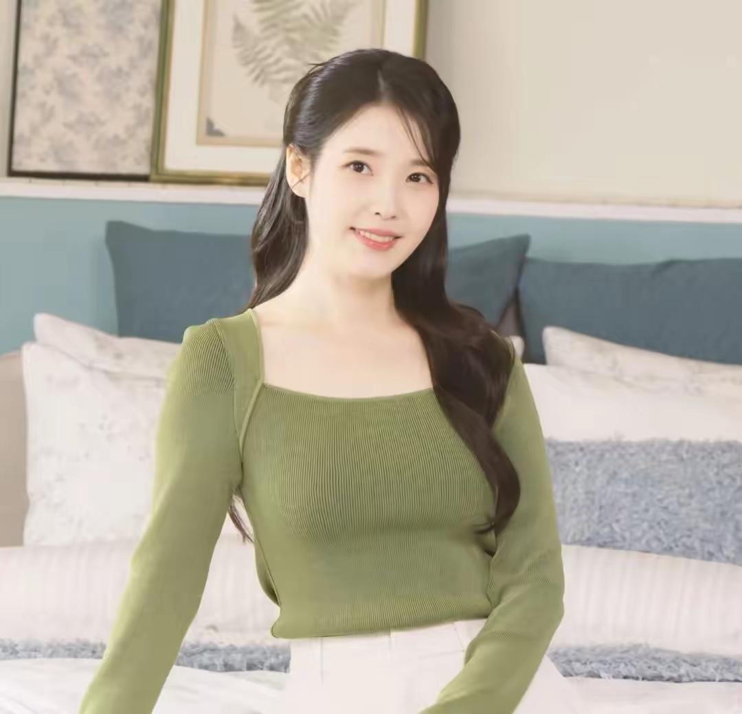 IU李知恩的简洁穿搭，把女神范完美的呈现出来。精致女神范穿搭 气质型女生穿搭 气