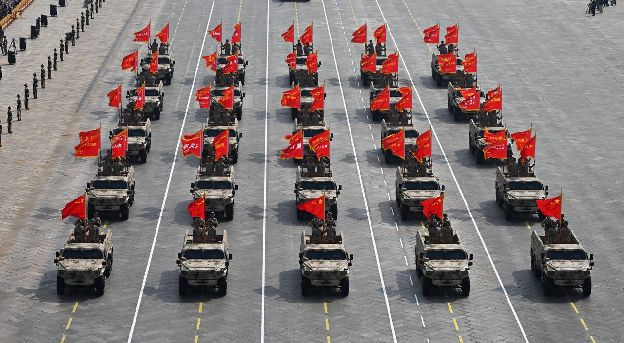 热血沸腾！看东风军车浩荡而来！
刚刚，东风军车汇成钢铁洪流驶过长安街，第七次光荣