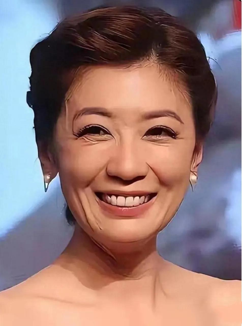 明星怎么好多做烤瓷牙？

这样一口牙确实好看，

就是不知道平时会不会难受

日