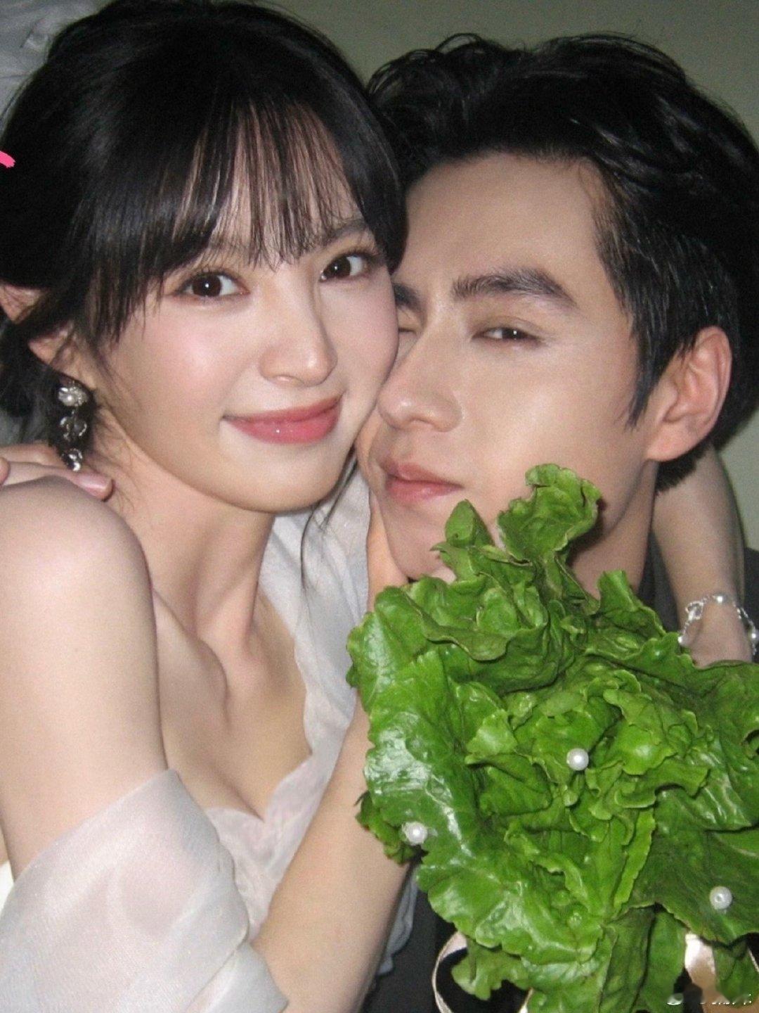 田曦薇剧宣婚纱造型从校服到婚纱，从两小无猜到共赴余生。每一段爱情，都在时间里发酵