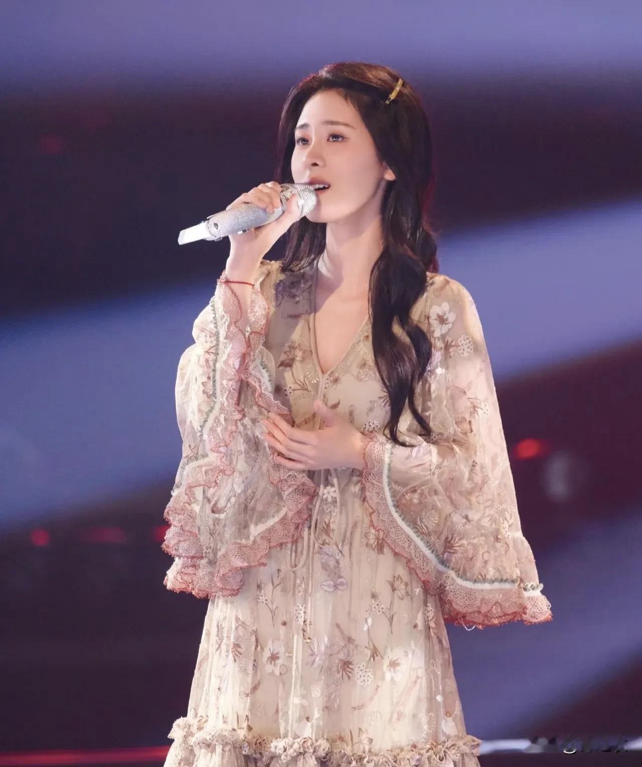 一点都不尊重歌曲创作者的意见，还谈什么原唱不原唱，人家创作的曲子，又没卖给你，先