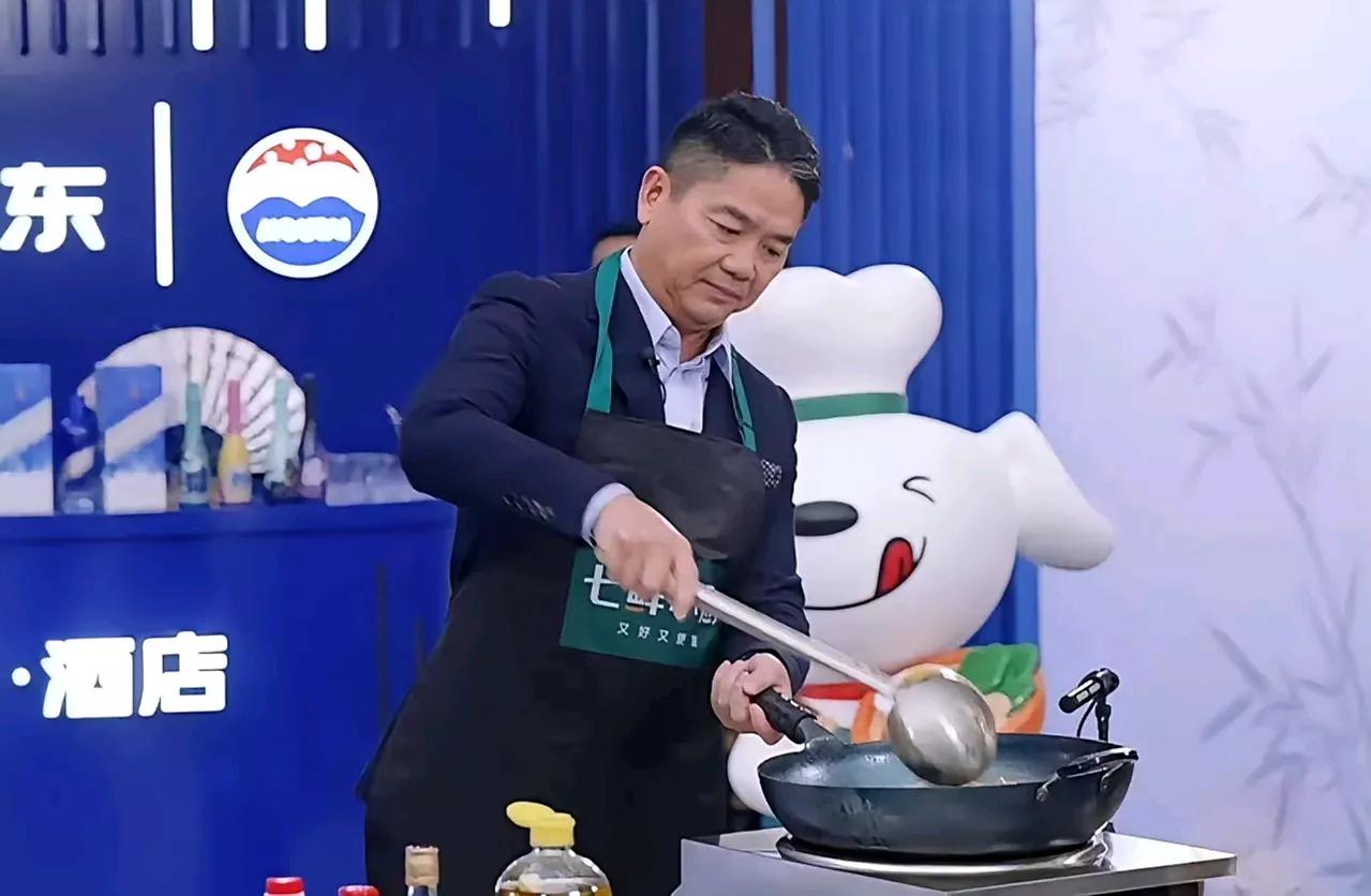 东哥太会了！罗永浩贾国龙吵得火热，他直接直播炒菜“截胡”
 
罗永浩和西贝贾国龙