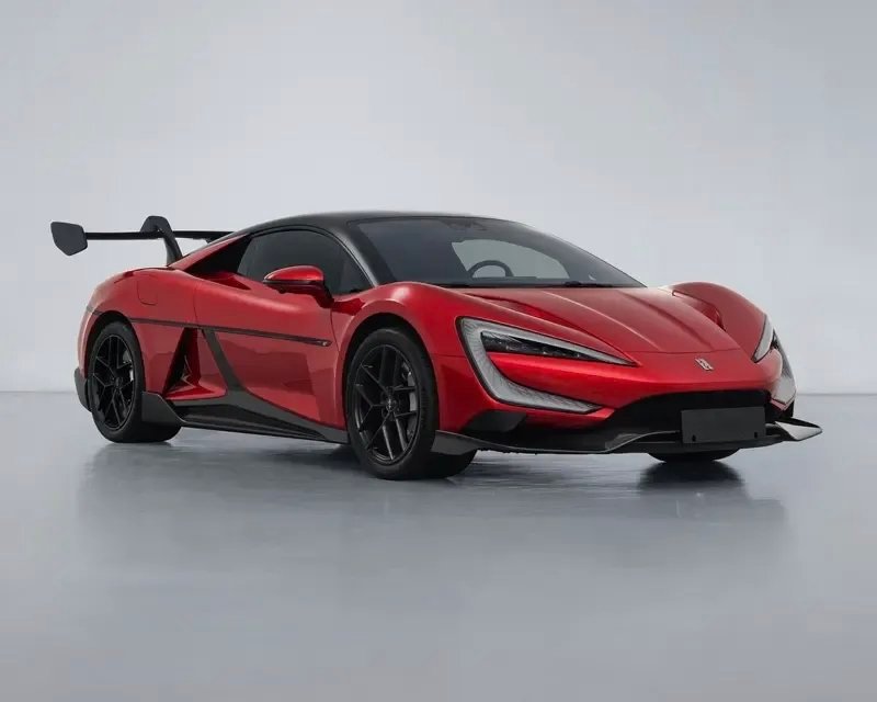 仰望的新U9，峰值功率2220kW（约合3019匹），四电机，不是谁都能驾驭得了