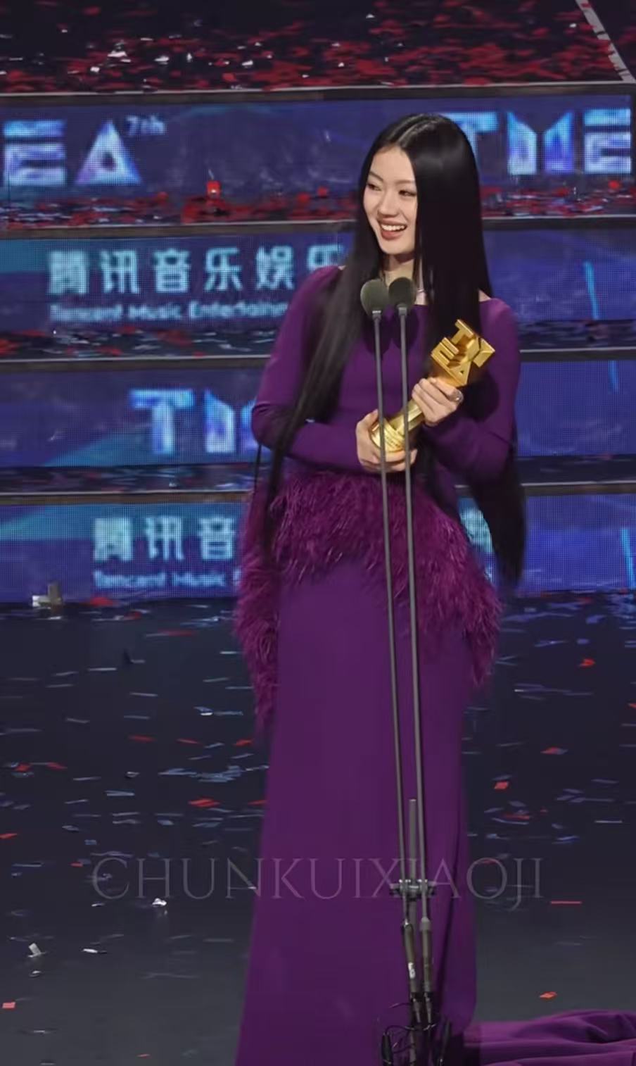 单依纯二封内地最佳女歌手 再度拿下这份重磅认可！不断打破曲风边界，用一首首作品证
