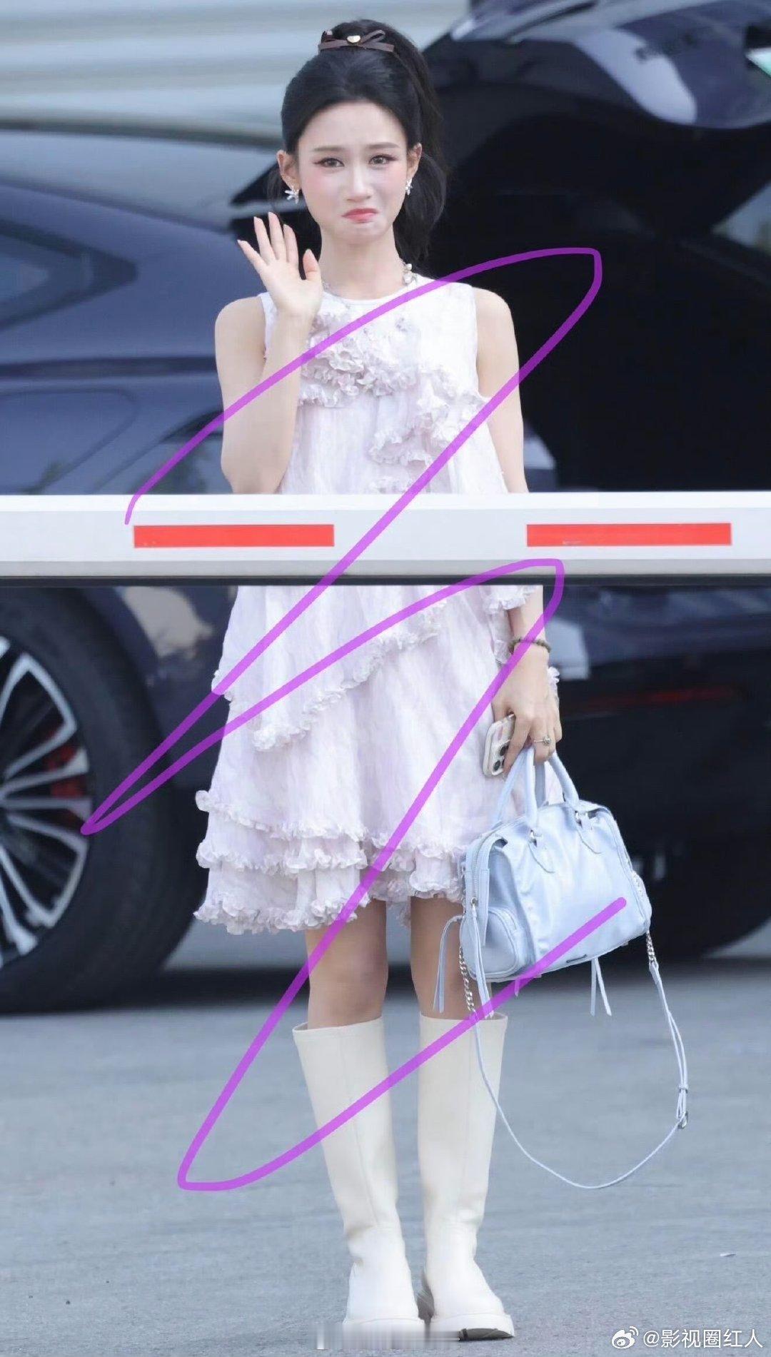 何宣林上班哭了何宣林浪姐上班哭了 何宣林浪姐上班哭了，哎呀别哭何宣林道歉