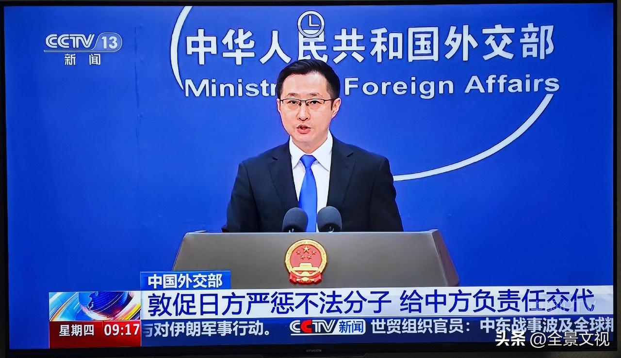 震惊！日本自卫队员手持凶器强闯中国驻日本大使馆，引发日本国内大规模抗议。
   