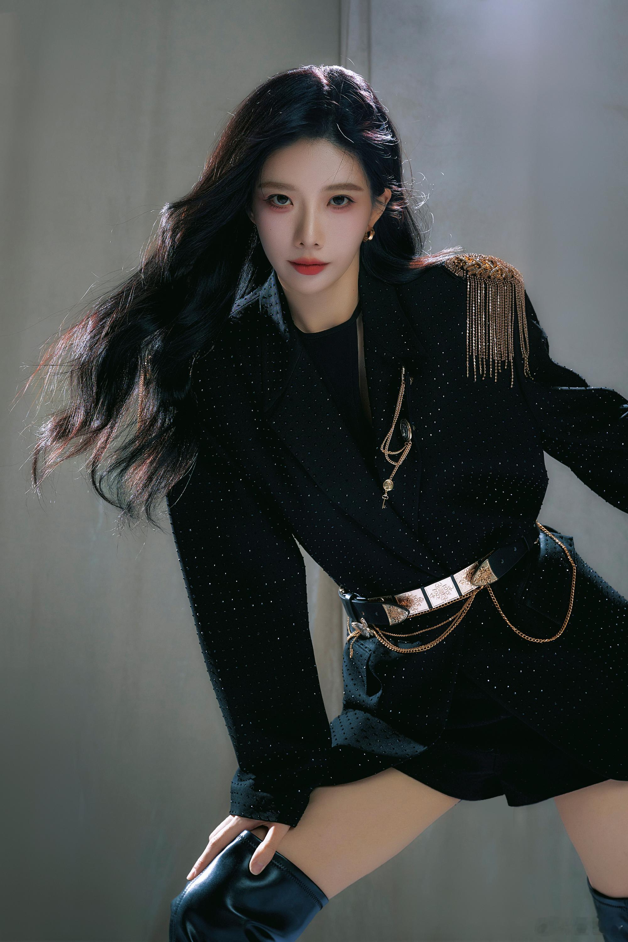 沈梦瑶费加罗livemode音乐派对 舞台服装，这也太帅了吧[色]费加罗LIVE