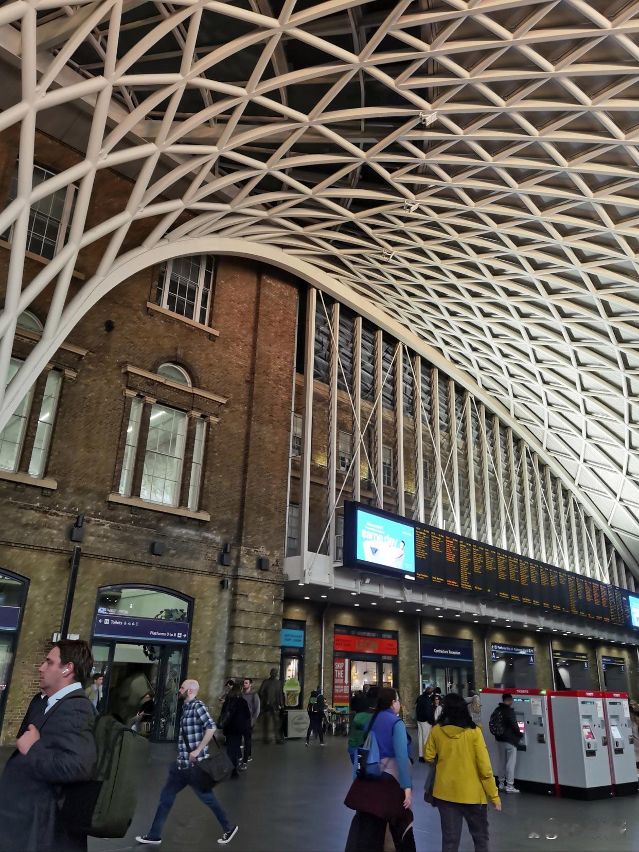 中国留学生在德遭袭 出手致对方骨折！


德国慕尼黑火车站，新年第一天，一罐啤酒