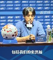 18岁辽宁铁人混血小将张洪福，今天是他第一次登上职业赛场，受到了主教练徐正源的夸