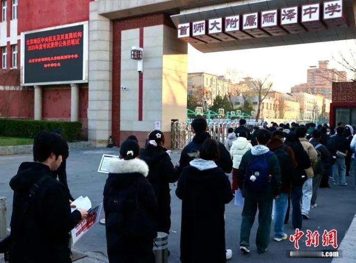 今天国考9点正式开考。
一个人一生经过无数次考试：学校里从小学开始，中学、大学，