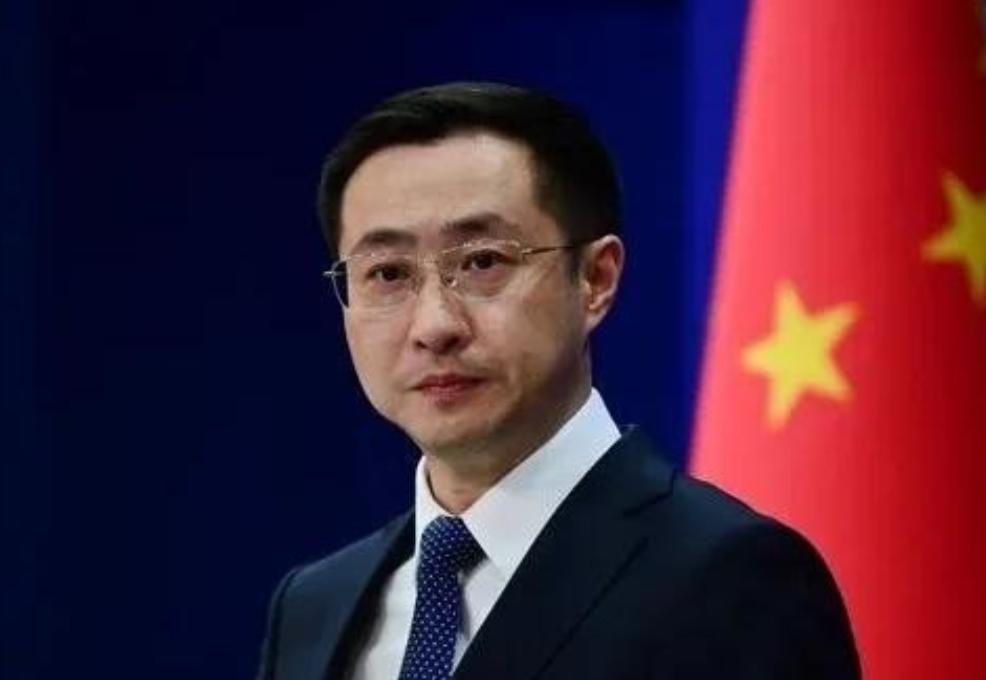 5月6日，乌通社记者在外交部例行记者会上抛出一个“套话”问题：两名去年被俘、为俄