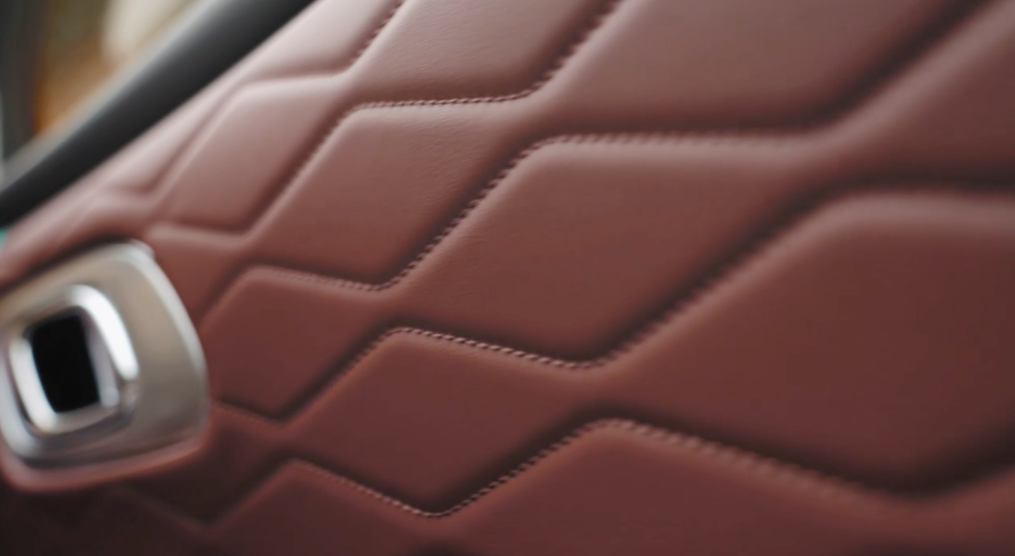 【吉利银河M9黑金智曜版SUV上市：全新“玄夜鎏金”配色、搭载千里浩瀚 H7 方