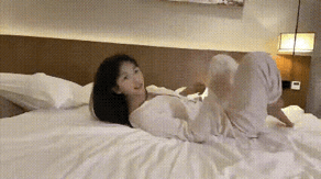 行吧。这姿势和我媳妇还真的做不到咱也秀一次 结婚行吗 我拍你也试试吧 结婚行吗 