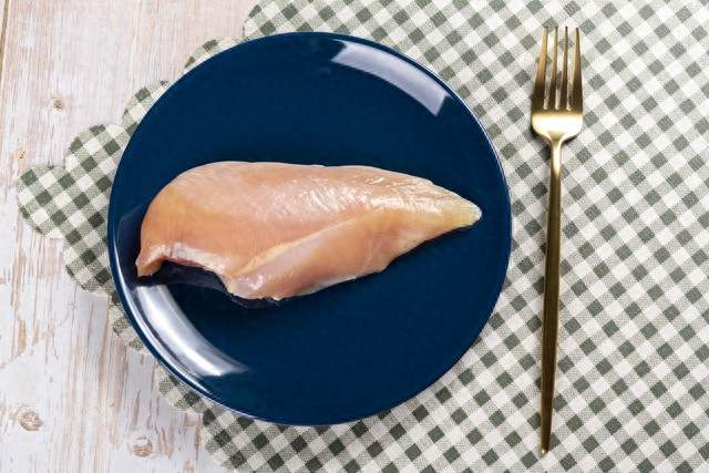 62岁女子查出高血脂，天天吃鸡胸肉，复查时医生称赞：5点做得好