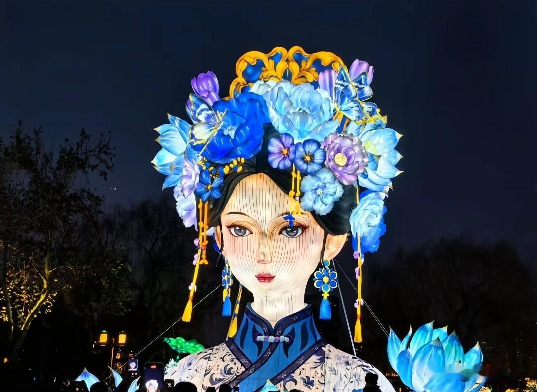 聊聊济南的“夏雨荷”IP，说实话，我之前也纳闷，好好一座历史名城，为啥非要揪着个