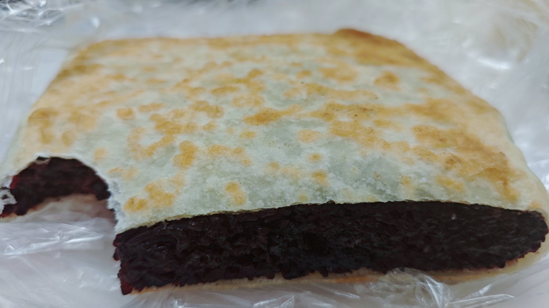 我们这里有这种饼，大饼夹紫米，你们那里有吗？